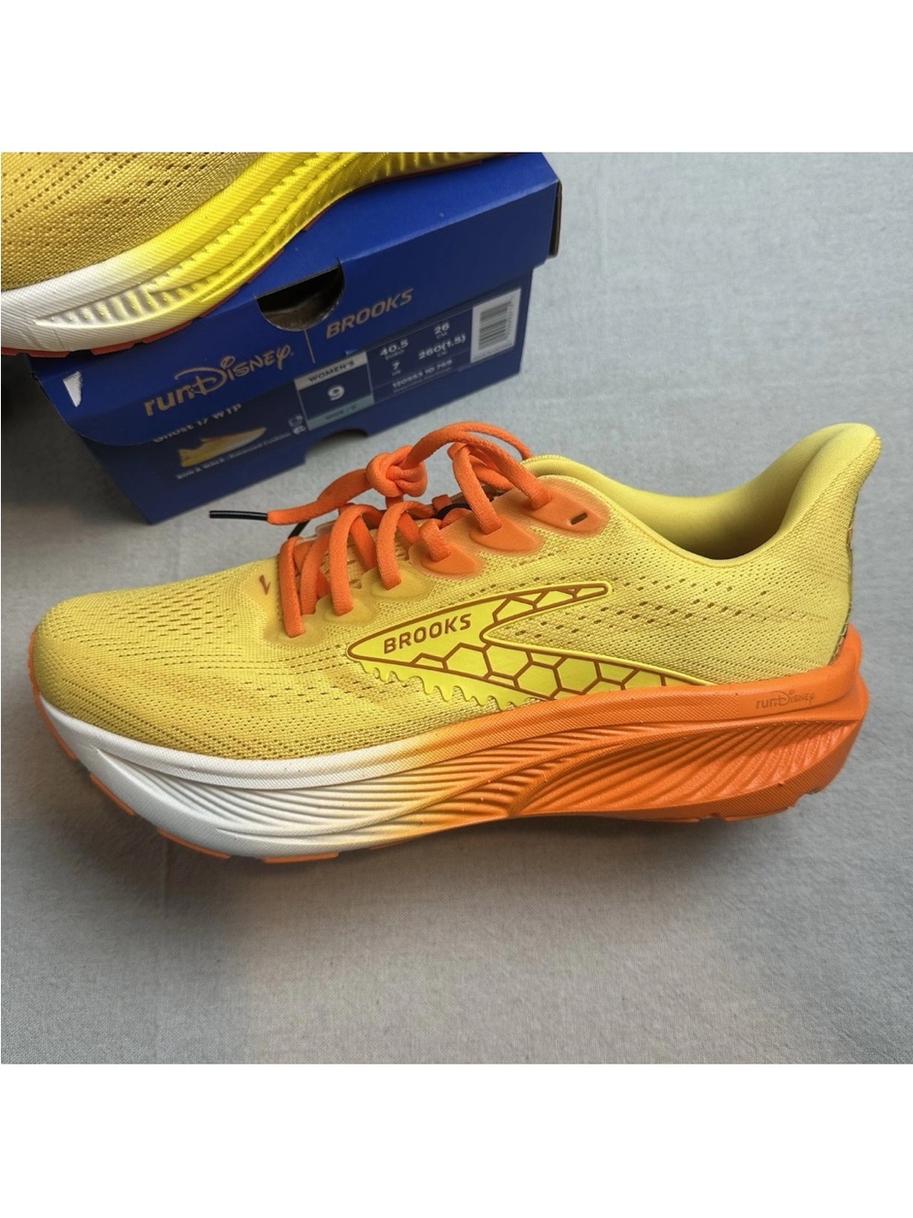 Brooks Ghost 17 Winnie The Pooh Women's Size 9 Wide (D) Tigger Yellow Run Disney